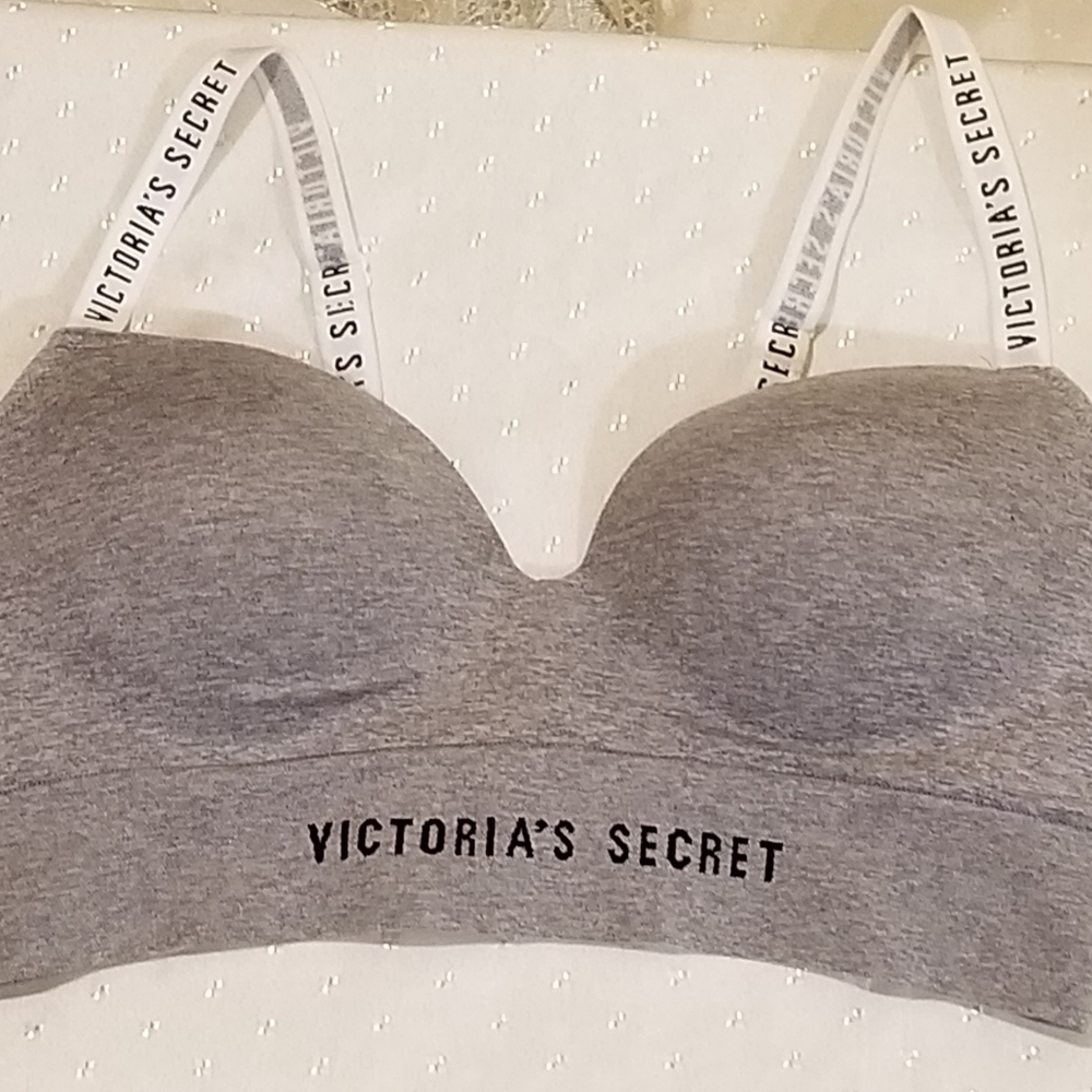 **SOLD!**PINK Victoria's Secret Sport Push Up Bra